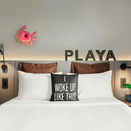 Moxy Barcelona Hotel Exterior photo
